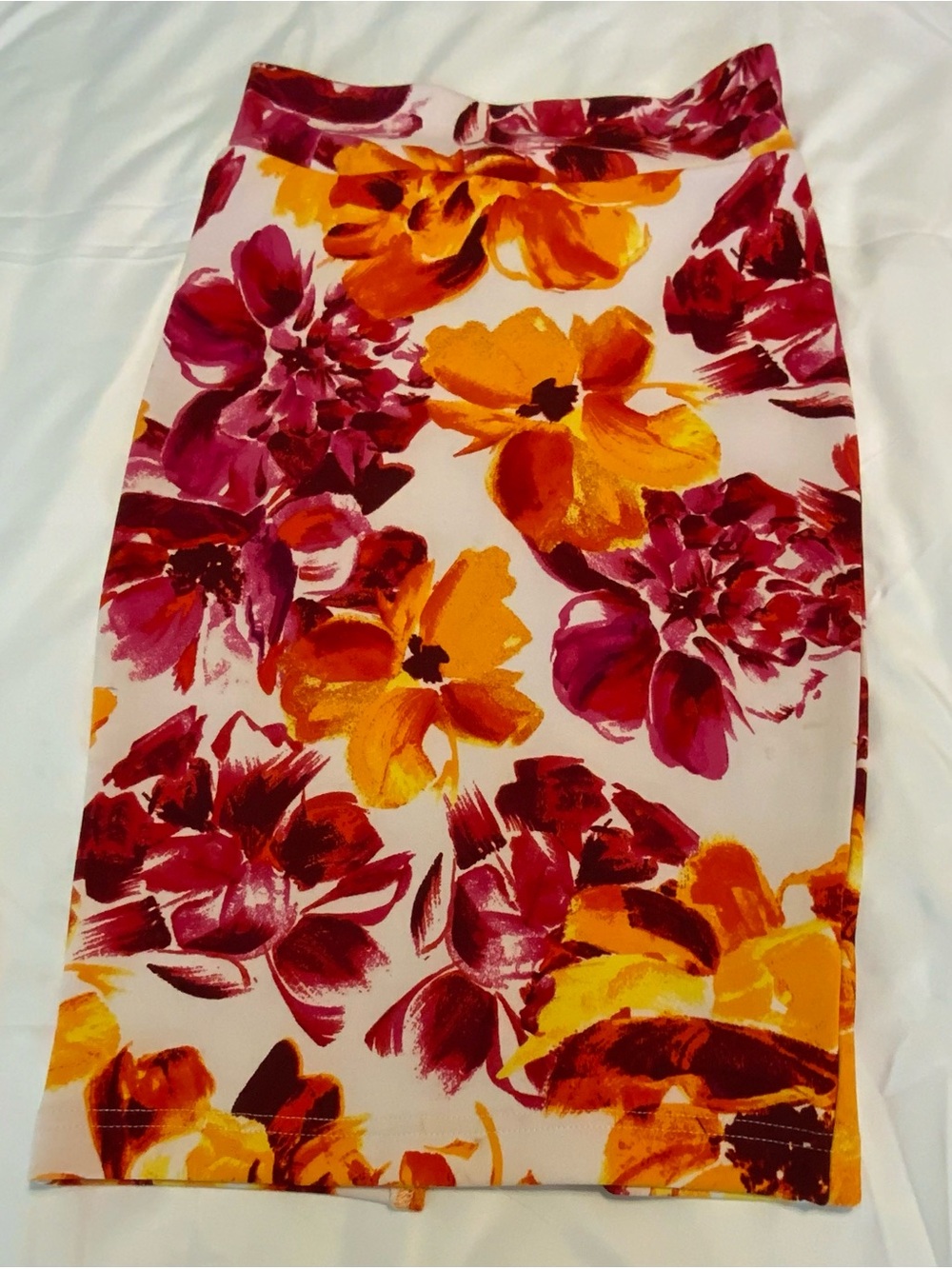 Bebe Body-con Stretch Floral Pull On Pencil Skirt White Red OrangeFloral Size XS